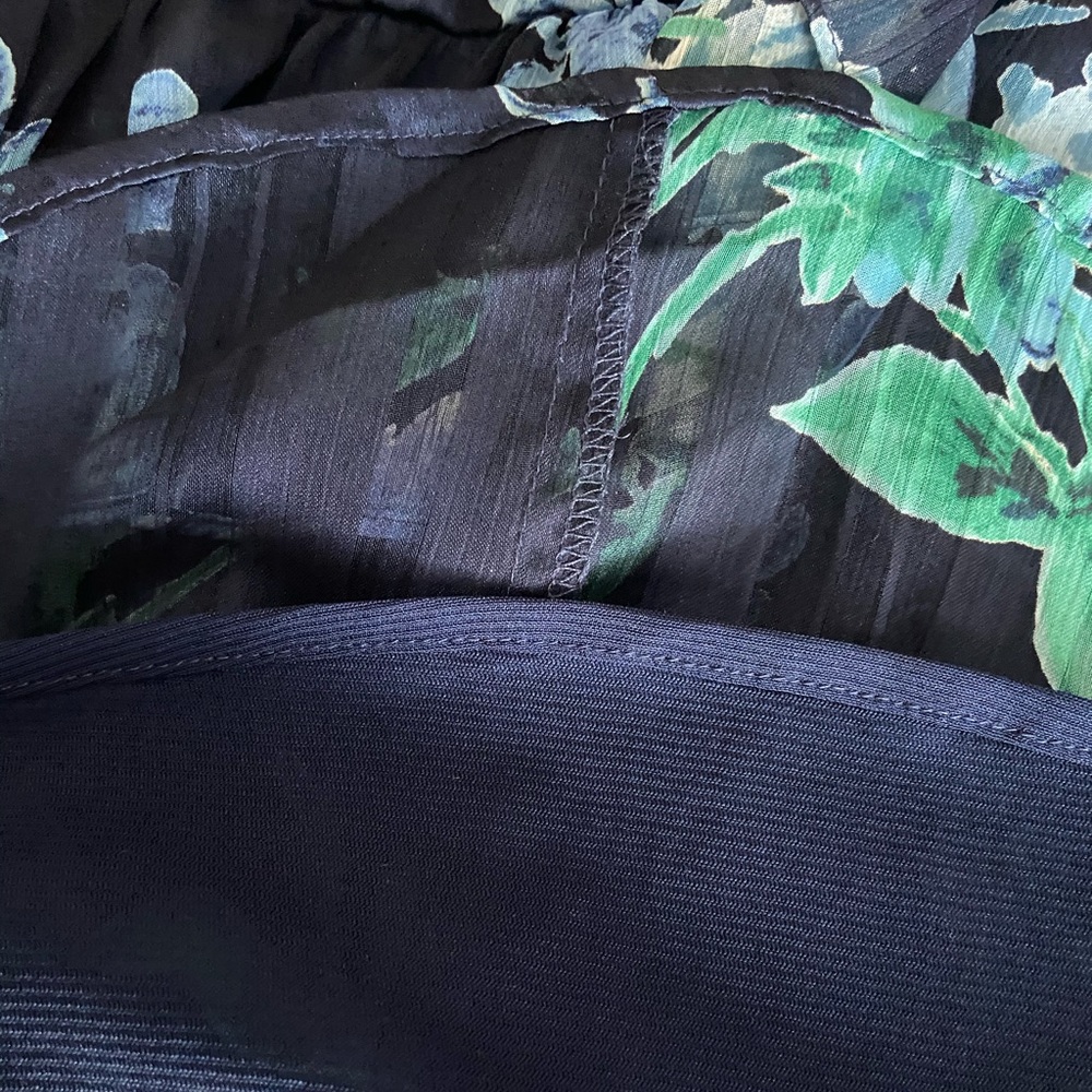 COLLECTIVE CONCEPTS FLORAL TOP - Picture 9 of 11